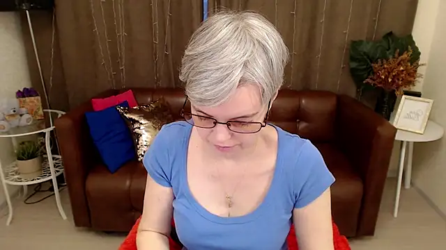 Snapshot of Cutie_Erikaa1 chatting on March 19, 2025, 2:27 am Cutie Erikaa1 online show from March 19, 2025, 2:27 am