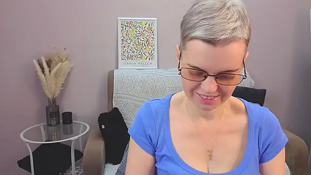 Snapshot of Cutie_Erikaa1 chatting on November 28, 2025, 2:23 am Cutie Erikaa1 online show from November 28, 2025, 2:23 am