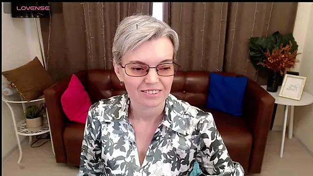 Snapshot of Cutie_Erikaa1 chatting on March 9, 2025, 5:33 am Cutie Erikaa1 online show from March 9, 2025, 5:33 am