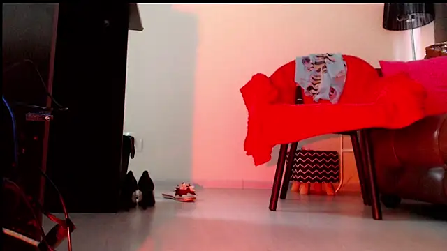 Snapshot of Cutie_Erikaa1 chatting on March 13, 2025, 5:54 am Cutie Erikaa1 online show from March 13, 2025, 5:54 am