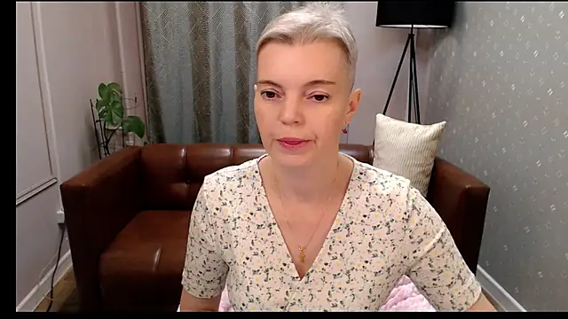 Snapshot of Cutie_Erikaa1 chatting on November 9, 2025, 9:35 am Cutie Erikaa1 online show from November 9, 2025, 9:35 am