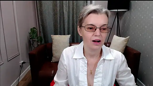 Snapshot of Cutie_Erikaa1 chatting on October 24, 2025, 2:21 am Cutie Erikaa1 online show from October 24, 2025, 2:21 am