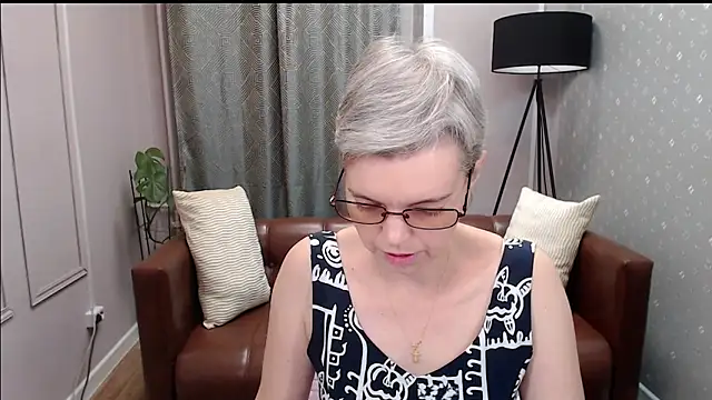 Snapshot of Cutie_Erikaa1 chatting on October 26, 2025, 2:12 am Cutie Erikaa1 online show from October 26, 2025, 2:12 am