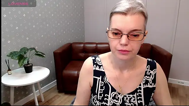 Snapshot of Cutie_Erikaa1 chatting on November 29, 2025, 2:23 am Cutie Erikaa1 online show from November 29, 2025, 2:23 am