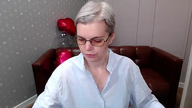 Snapshot of Cutie_Erikaa1 chatting on February 18, 2026, 2:09 am Cutie Erikaa1 online show from February 18, 2026, 2:09 am