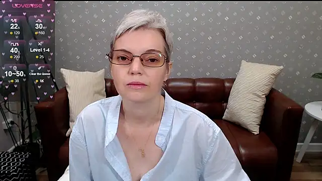 Snapshot of Cutie_Erikaa1 chatting on October 13, 2025, 2:24 am Cutie Erikaa1 online show from October 13, 2025, 2:24 am