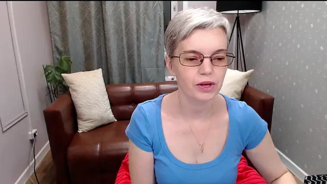 Snapshot of Cutie_Erikaa1 chatting on October 19, 2025, 2:14 am Cutie Erikaa1 online show from October 19, 2025, 2:14 am