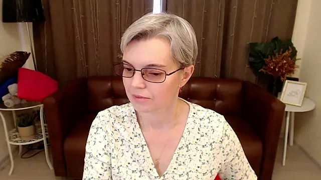 Snapshot of Cutie_Erikaa1 chatting on March 14, 2025, 8:42 am Cutie Erikaa1 online show from March 14, 2025, 8:42 am