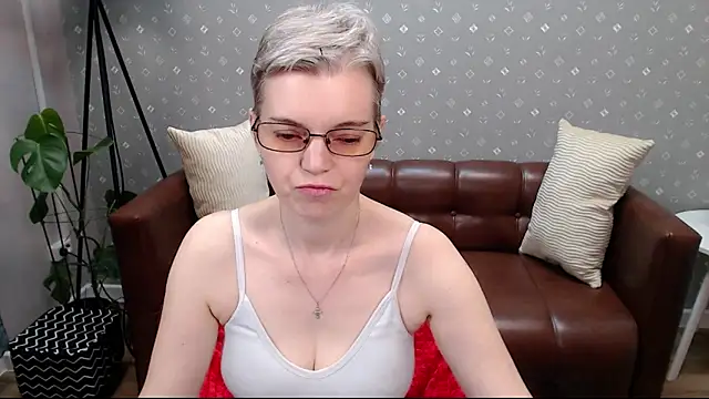 Snapshot of Cutie_Erikaa1 chatting on September 21, 2025, 2:17 am Cutie Erikaa1 online show from September 21, 2025, 2:17 am