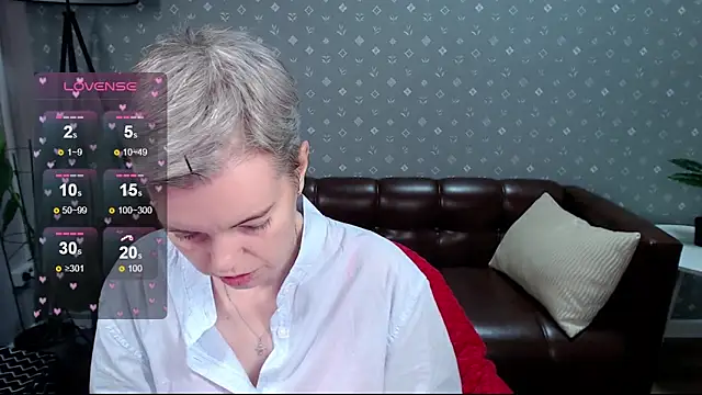 Snapshot of Cutie_Erikaa1 chatting on September 16, 2025, 2:34 am Cutie Erikaa1 online show from September 16, 2025, 2:34 am