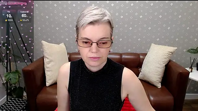 Snapshot of Cutie_Erikaa1 chatting on October 15, 2025, 2:10 am Cutie Erikaa1 online show from October 15, 2025, 2:10 am