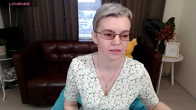 Snapshot of Cutie_Erikaa1 chatting on September 10, 2025, 2:32 am Cutie Erikaa1 online show from September 10, 2025, 2:32 am