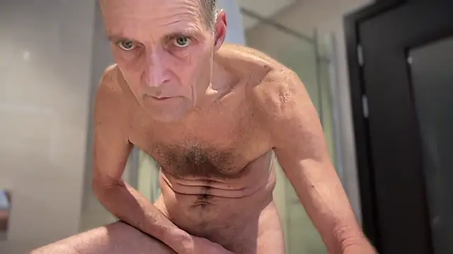 Snapshot of TowaFreespirit chatting on January 1, 2025, 8:15 pm TowaFreespirit online show from January 1, 2025, 8:15 pm