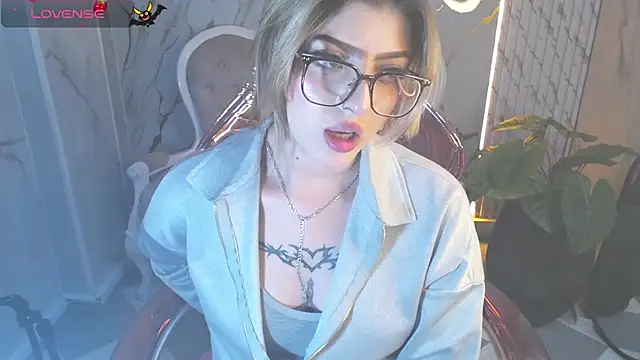 Kitty fox b online show from October 31, 2025, 1:02 am