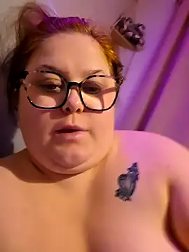 Snapshot of Tallulah-mae-xoxox chatting on October 28, 2025, 2:12 am Tallulah-mae-xoxox online show from October 28, 2025, 2:12 am