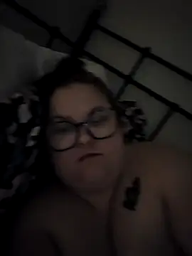 Snapshot of Tallulah-mae-xoxox chatting on November 1, 2025, 12:06 am Tallulah-mae-xoxox online show from November 1, 2025, 12:06 am