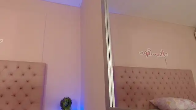 alice sofia online show from October 20, 2025, 1:44 pm