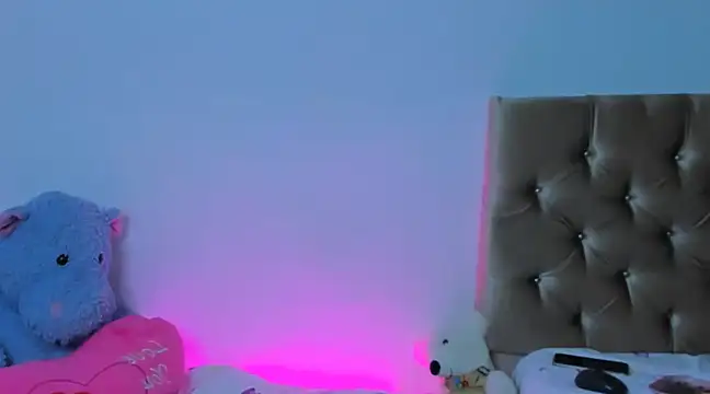 Snapshot of StassieBell chatting on February 13, 2025, 4:00 am StassieBell online show from February 13, 2025, 4:00 am