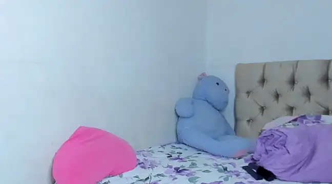 Snapshot of StassieBell chatting on January 22, 2025, 9:46 am StassieBell online show from January 22, 2025, 9:46 am