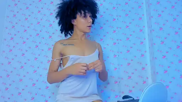 Snapshot of StassieBell chatting on September 16, 2025, 3:35 pm StassieBell online show from September 16, 2025, 3:35 pm