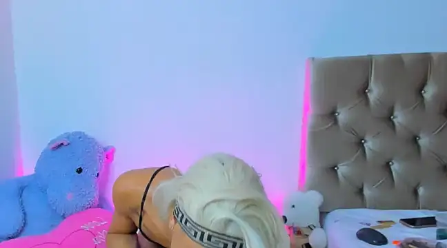 Snapshot of StassieBell chatting on February 13, 2025, 9:30 am StassieBell online show from February 13, 2025, 9:30 am