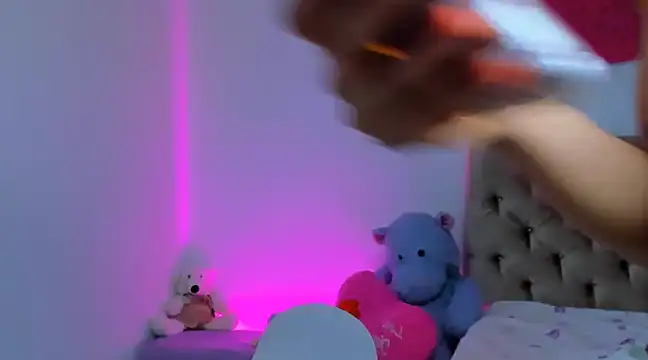 Snapshot of StassieBell chatting on February 15, 2025, 4:25 am StassieBell online show from February 15, 2025, 4:25 am