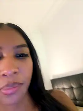 Snapshot of IamCrystal2 chatting on November 28, 2025, 12:44 am IamCrystal2 online show from November 28, 2025, 12:44 am