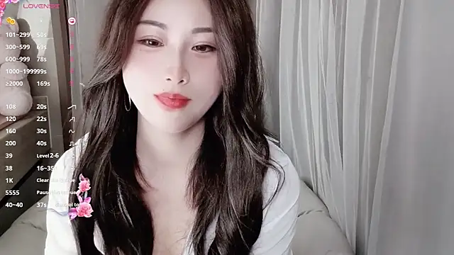 Snapshot of Blossom-666 chatting on February 8, 2025, 8:10 pm Blossom-666 online show from February 8, 2025, 8:10 pm