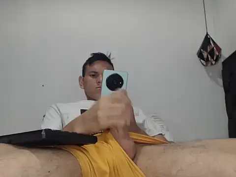 Snapshot of Latin_Boy24 chatting on October 21, 2025, 4:28 pm Latin Boy24 online show from October 21, 2025, 4:28 pm