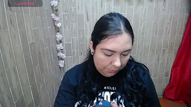 Snapshot of solyeria chatting on April 25, 2026, 2:25 am solyeria online show from April 25, 2026, 2:25 am