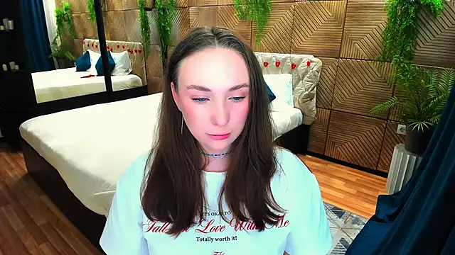 Snapshot of TrueReincarnation chatting on June 21, 2026, 7:03 am TrueReincarnation online show from June 21, 2026, 7:03 am