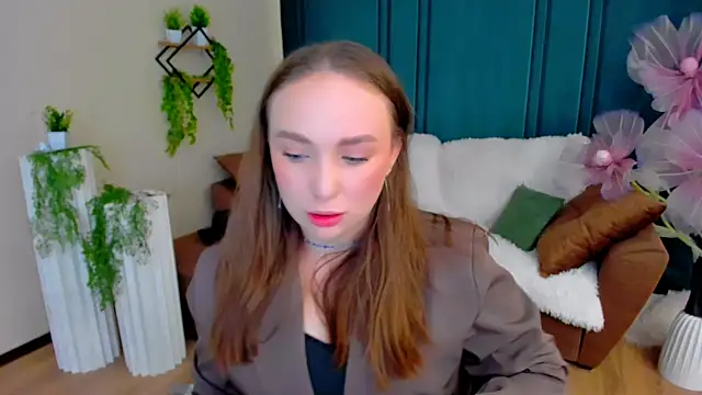 Snapshot of TrueReincarnation chatting on June 4, 2026, 7:18 pm TrueReincarnation online show from June 4, 2026, 7:18 pm