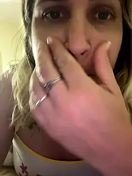 Snapshot of Bia_sexynovaes chatting on November 18, 2025, 2:49 am Bia sexynovaes online show from November 18, 2025, 2:49 am