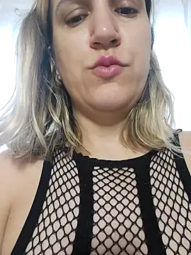 Snapshot of Bia_sexynovaes chatting on October 21, 2025, 11:53 am Bia sexynovaes online show from October 21, 2025, 11:53 am