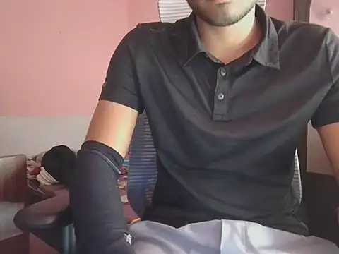 Snapshot of KissesBoyAD chatting on November 5, 2025, 4:21 pm KissesBoyAD online show from November 5, 2025, 4:21 pm