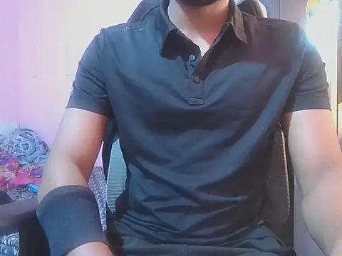 Snapshot of KissesBoyAD chatting on December 5, 2025, 8:39 pm KissesBoyAD online show from December 5, 2025, 8:39 pm