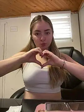 imlindapink online show from February 13, 2026, 7:25 pm