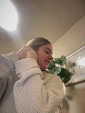 imlindapink online show from November 25, 2025, 5:02 pm