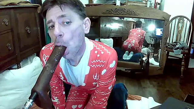 Snapshot of MaxJr8008 chatting on December 4, 2025, 8:46 am MaxJr8008 online show from December 4, 2025, 8:46 am