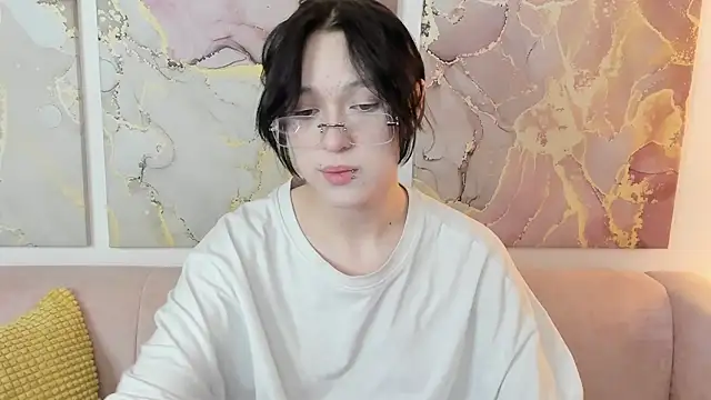 fiamoory online show from March 15, 2026, 4:08 am