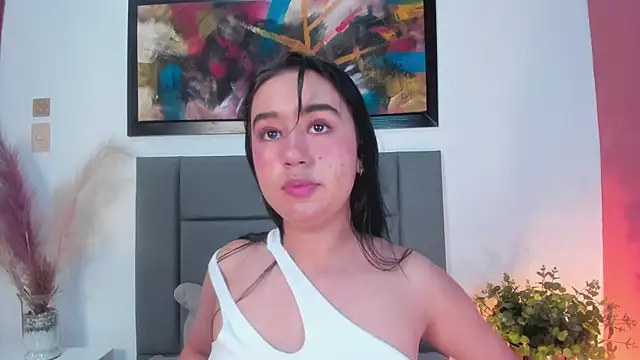 Snapshot of LaraGoldd chatting on November 5, 2025, 12:47 am LaraGoldd online show from November 5, 2025, 12:47 am