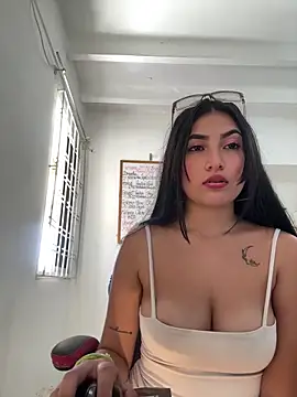 zamanthapalmer1 online show from February 1, 2025, 2:13 pm