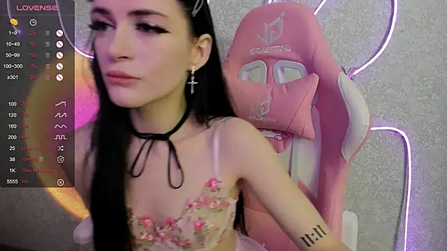 Snapshot of Molly_Crystall chatting on July 26, 2026, 2:40 am Molly Crystall online show from July 26, 2026, 2:40 am