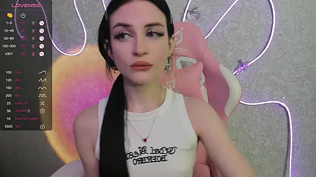Snapshot of Molly_Crystall chatting on July 1, 2026, 3:51 am Molly Crystall online show from July 1, 2026, 3:51 am