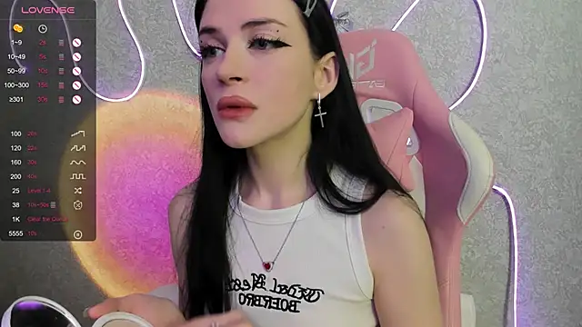 Snapshot of Molly_Crystall chatting on July 2, 2026, 5:13 am Molly Crystall online show from July 2, 2026, 5:13 am