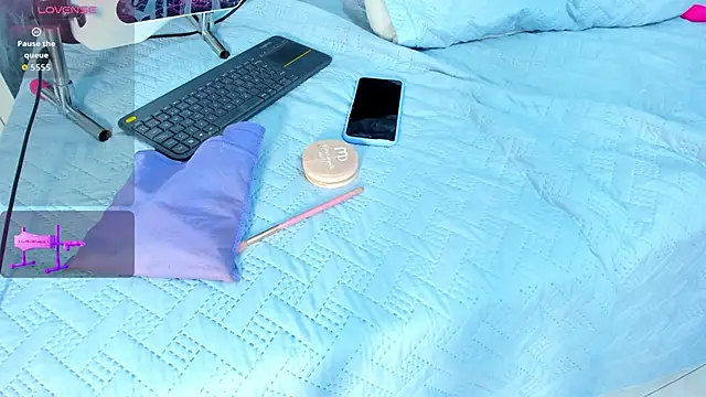 Snapshot of JulietaKane chatting on October 25, 2025, 5:06 am JulietaKane online show from October 25, 2025, 5:06 am