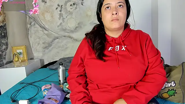 Snapshot of JulietaKane chatting on December 5, 2025, 4:55 am JulietaKane online show from December 5, 2025, 4:55 am