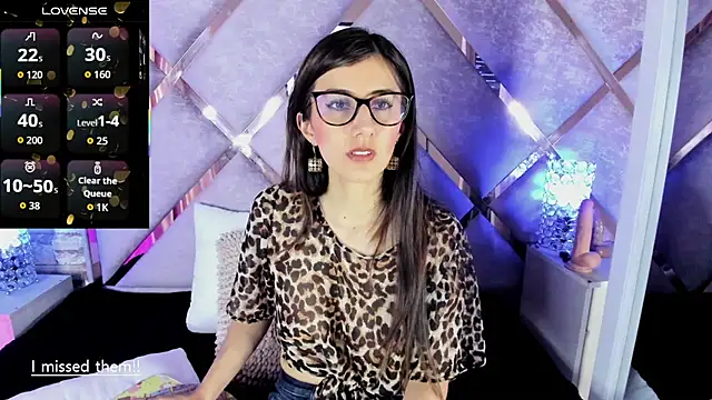  jade white  online show from November 21, 2025, 1:54 pm