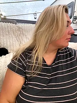 mimiprincessxoox online show from October 7, 2025, 10:16 am