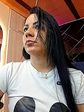 Julia Ahnn online show from September 24, 2025, 11:06 am